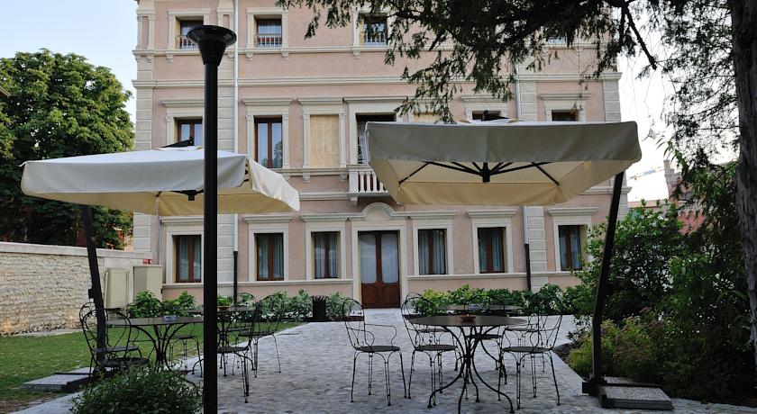 Hotel Villa Maternini – Vazzola - Homes
